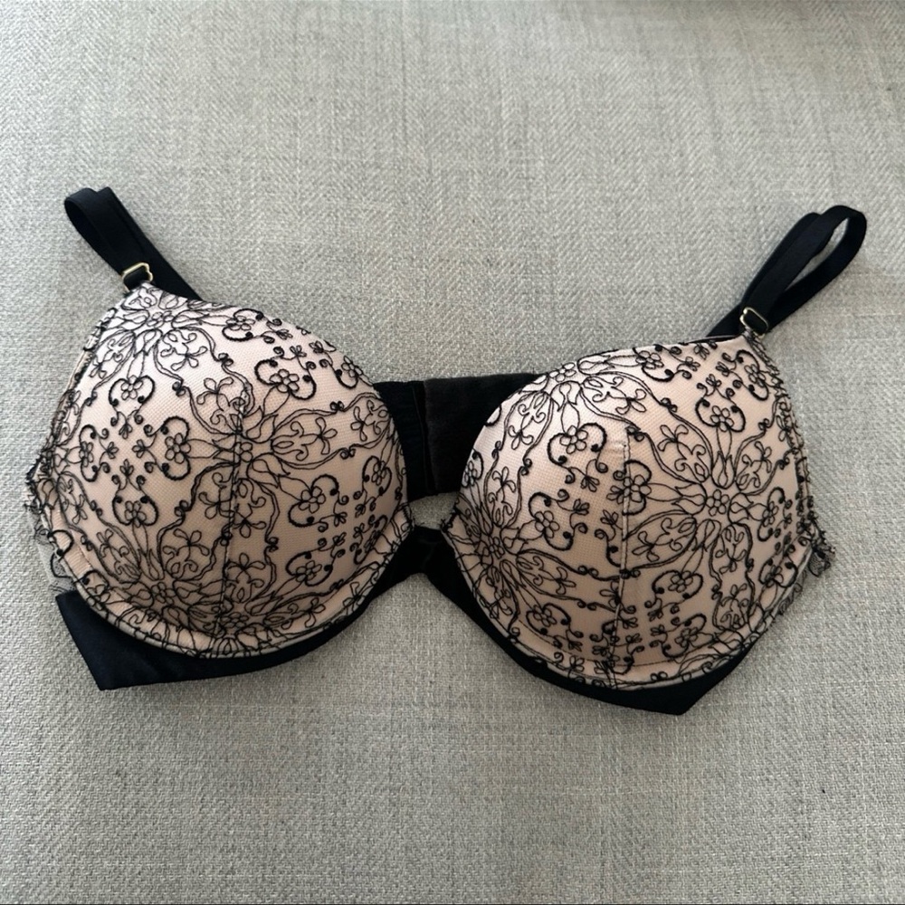 Victoria’s Secret lace bra